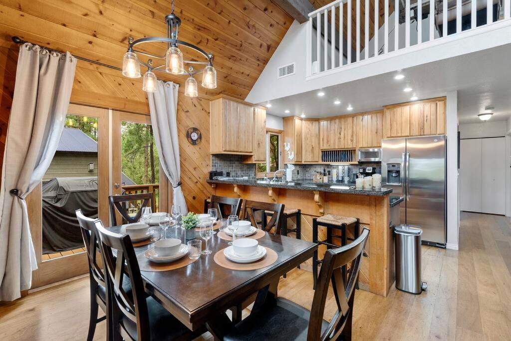 Luxury Cabin Oasis Getaway Heart Of 먼즈파크 외부 사진